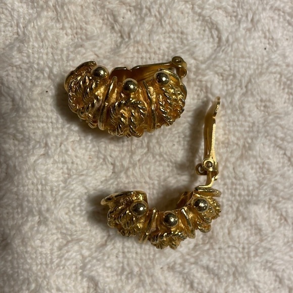 𝅺kenneth Lane Square Reef Knot Gold Plated Clip On Earrings - Picture 3 of 4
